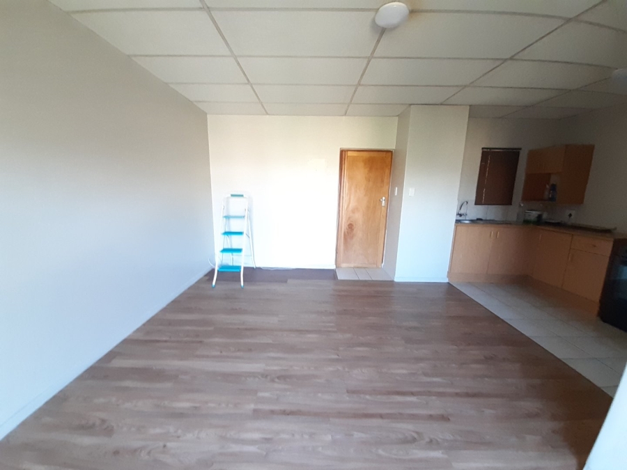 To Let 1 Bedroom Property for Rent in Kannoniers Park North West